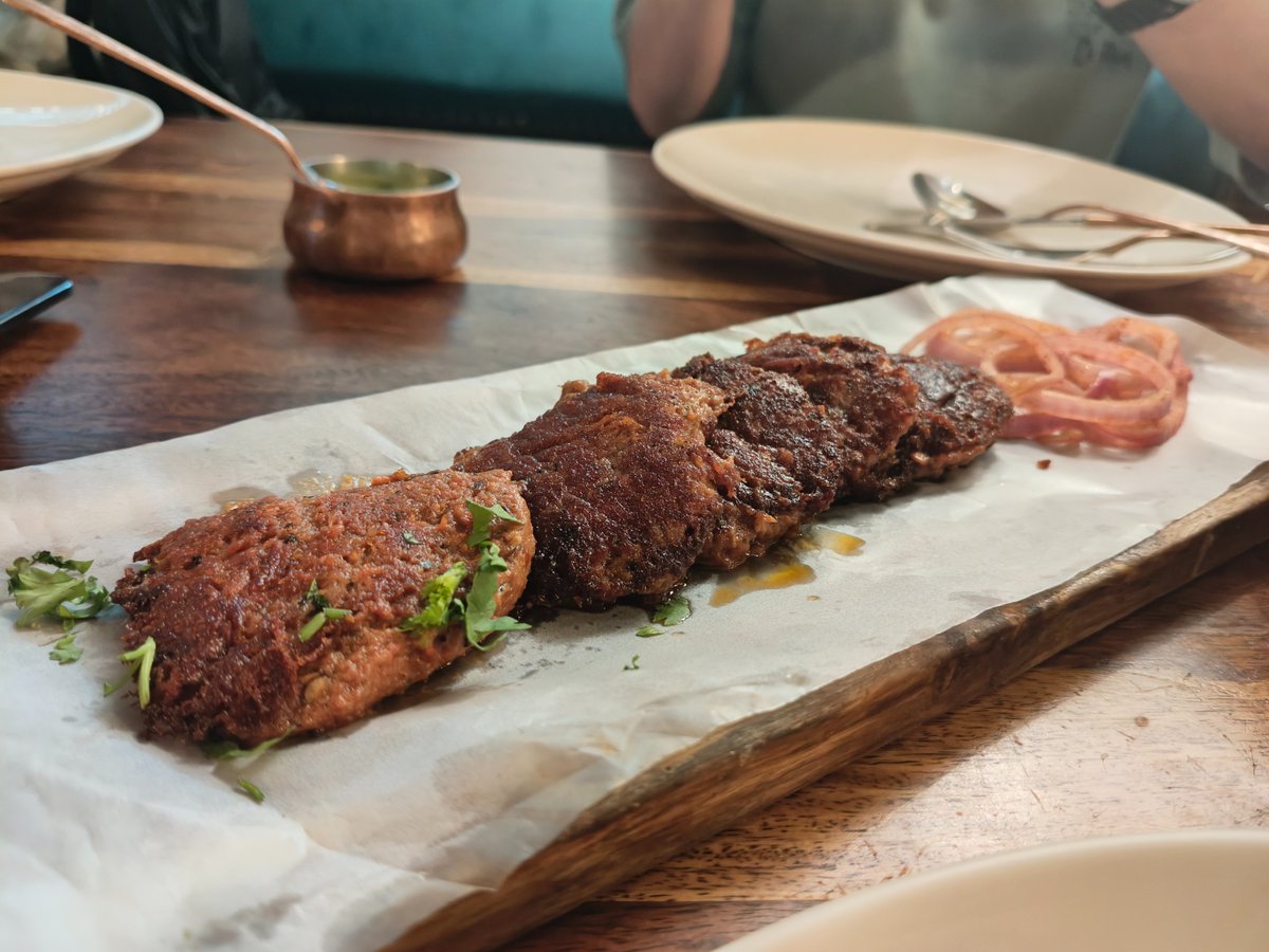 perspectivity__'s tweet photo. Rumi (https://t.co/K8eY2eOX7Y) galouti kebab 🤌🥵 https://t.co/rvXmfeycPt