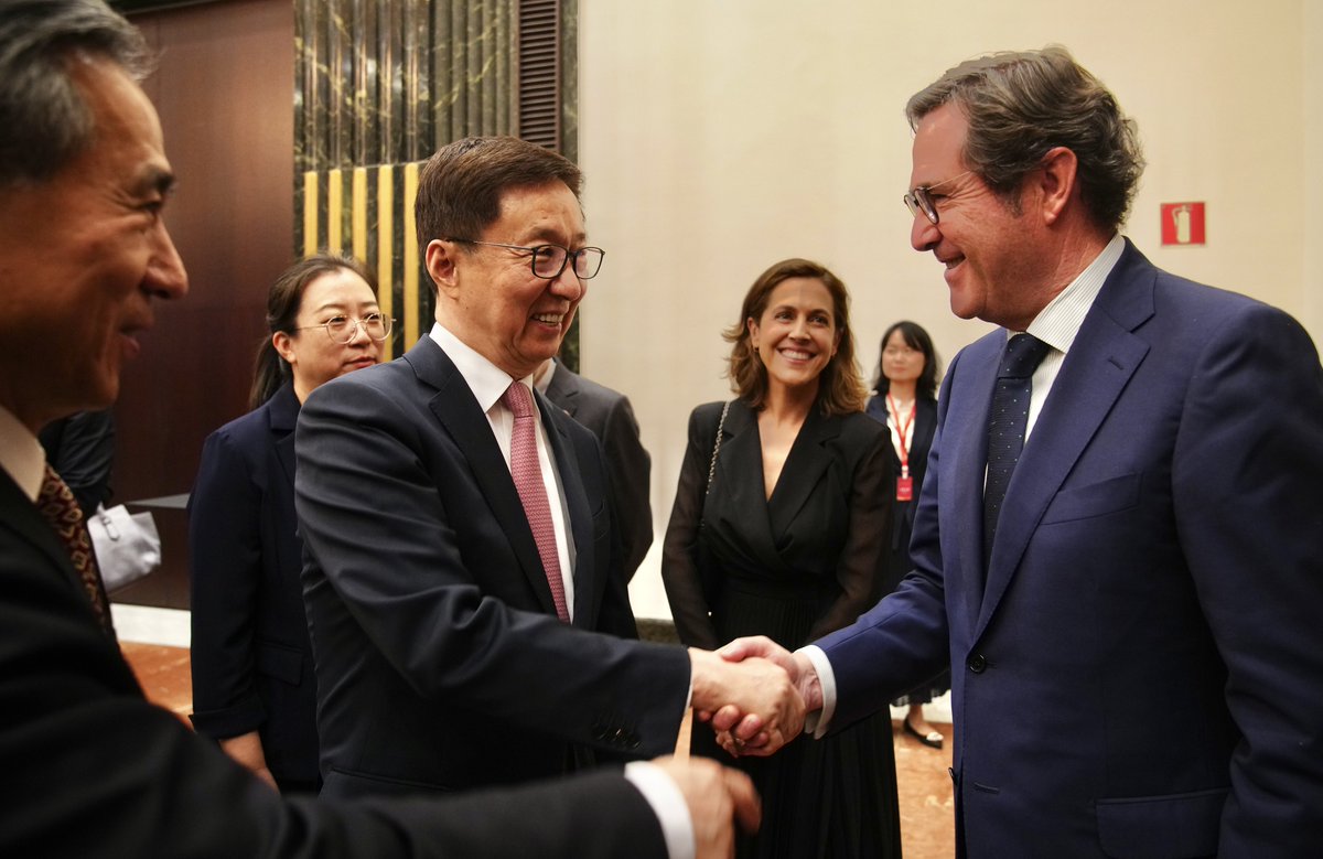 🇪🇸🇨🇳 Celebramos un encuentro empresarial entre España y #China con motivo de la visita del vicepresidente del país asiático, Han Zheng

Dos territorios con #economías complementarias, gran potencial de colaboración y firme compromiso con el desarrollo sostenible y la #innovación