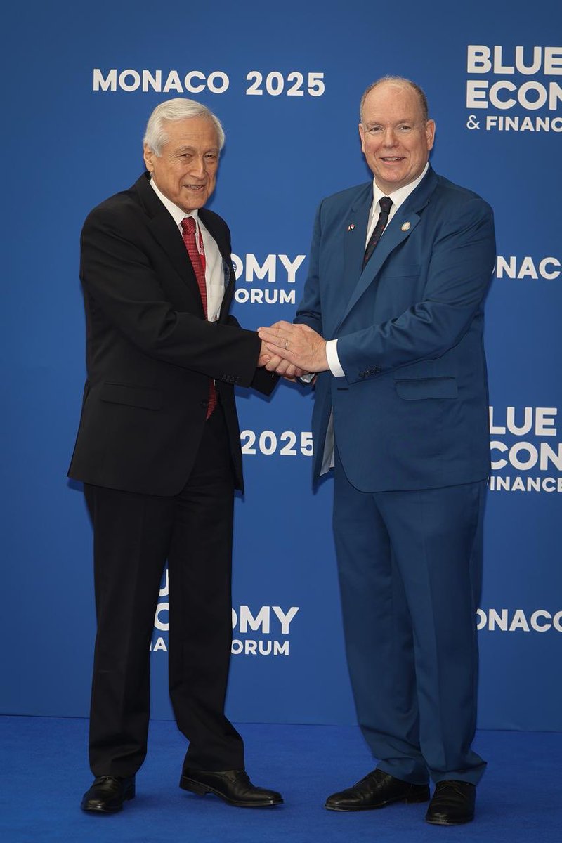 Heraldo Muñoz (@heraldomunoz) on Twitter photo En la #UNOC3 de Niza con dos amigos y aliados en la defensa del #Océano, <a href="/JohnKerry/">John Kerry</a> y Príncipe Albert II de #Monaco, frente a amenazas de pesca ilegal, acidificación y basura plástica. El futuro de #Chile está en el mar y necesitamos protegerlo! En la #UNOC3 de Niza con dos amigos y aliados en la defensa del #Océano, <a href="/JohnKerry/">John Kerry</a> y Príncipe Albert II de #Monaco, frente a amenazas de pesca ilegal, acidificación y basura plástica. El futuro de #Chile está en el mar y necesitamos protegerlo!