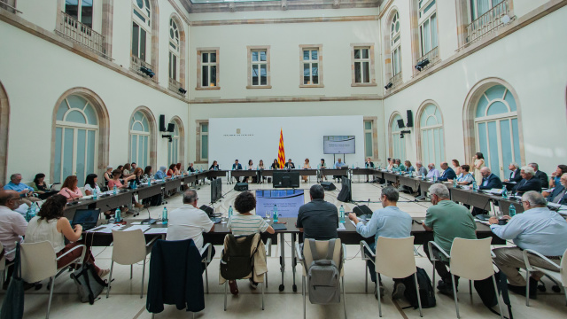 El Parlament acull la novena reunió de la Comissió de Seguiment del Pacte contra la Segregació Escolar, en la qual la Confederació com a entitat signant del pacte, va ser present.