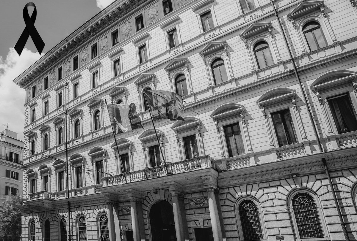 Ministero Difesa (@ministerodifesa) on Twitter photo "A nome mio personale e di ogni donna e uomo della #Difesa esprimo profondo cordoglio per la drammatica morte del Brigadiere Capo dei <a href="/_Carabinieri_/">Arma dei Carabinieri</a> Carlo Legrottaglie, servitore dello Stato vilmente ucciso mentre svolgeva, con coraggio e senso del dovere, il proprio lavoro a "A nome mio personale e di ogni donna e uomo della #Difesa esprimo profondo cordoglio per la drammatica morte del Brigadiere Capo dei <a href="/_Carabinieri_/">Arma dei Carabinieri</a> Carlo Legrottaglie, servitore dello Stato vilmente ucciso mentre svolgeva, con coraggio e senso del dovere, il proprio lavoro a