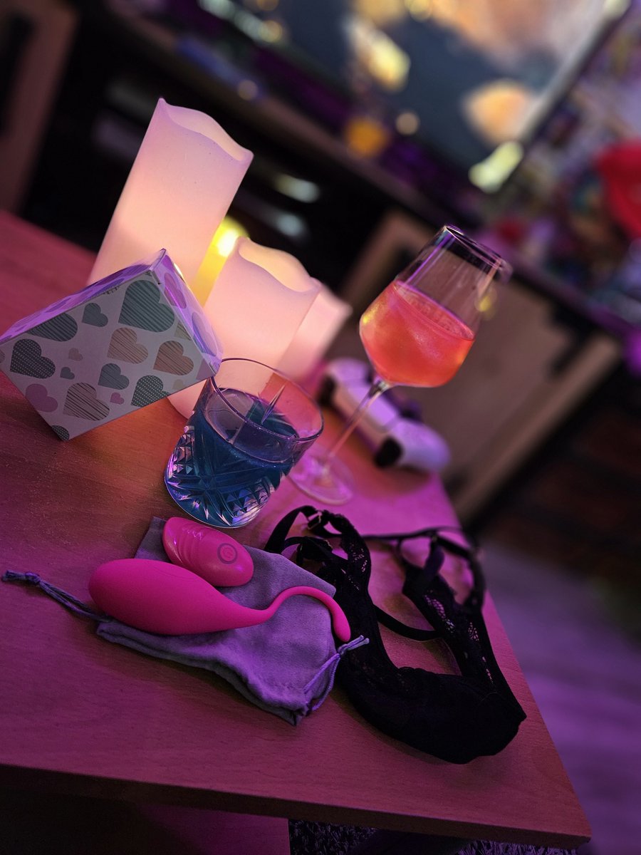 🤗 Un #JeudiPussy avec mon petit œuf 😈 j'adore ce jouet🥵 bonne journée les coquins 🥰😘