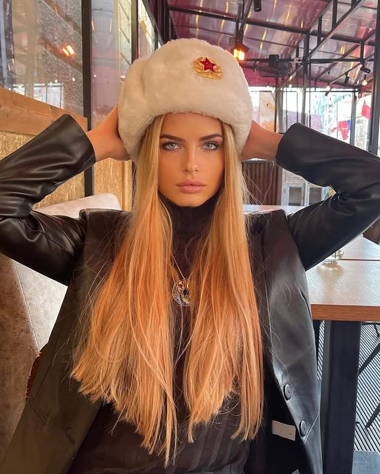 🇷🇺 Hoy es Día de Rusia, un país inmenso, complejo y fascinante.
Y no vamos a entrar en política, solo en belleza:
porque las mujeres rusas son, sin exagerar, de las más guapas del planeta.

Elegancia, carácter, y esa mezcla de hielo y fuego que las hace inolvidables.

Felicidades