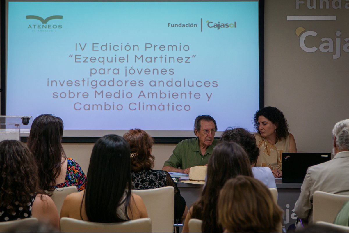 IFAPA (@ifapajunta) on Twitter photo La investigadora en formación del #IFAPA María José Muñoz ha recibido el Accésit del Premio Ezequiel Martínez de <a href="/AteneosAND/">Federación Ateneos de Andalucía</a> por su trabajo sobre #teledetección de cubiertas herbáceas en sistemas #agroforestales y su impacto frente a la sequía 🛰️
¡Enhorabuena, María José! 👏😊 La investigadora en formación del #IFAPA María José Muñoz ha recibido el Accésit del Premio Ezequiel Martínez de <a href="/AteneosAND/">Federación Ateneos de Andalucía</a> por su trabajo sobre #teledetección de cubiertas herbáceas en sistemas #agroforestales y su impacto frente a la sequía 🛰️
¡Enhorabuena, María José! 👏😊