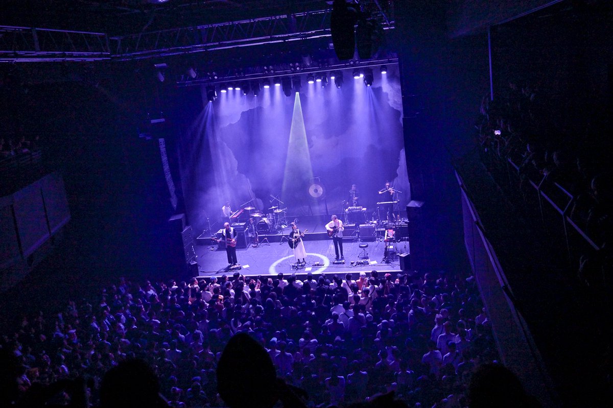 ☽☽ Japanese Breakfast ☽☽
SOLD OUTした昨夜の東京公演
ライブフォトが到着📸
会場全体が多幸感に包まれた一夜に✨

#JapaneseBreakfast 明日は大阪公演！
6/13 (木) UMEDA CLUB QUATTRO
前売チケットは本日まで販売中🎫
お見逃しなく👀
▶︎ smash-jpn.com/live/?id=4420

Photos: Kazumichi Kokei︎