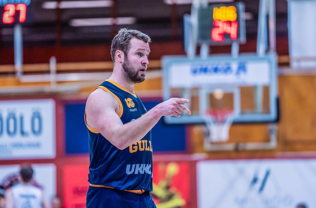 GullsBasketball's tweet image. ๐ฅ๐๐๐๐๐๐ ๐๐๐๐๐๐๐ ๐๐๐๐๐๐๐:
#8 TIMI HEINONEN๐ฆพ
Timi jaksaa edelleen!๐ซก Veteraani pรครคsi nostamaan jo toista kertaa Pantteria +40 vuotiaana๐ฅถ
๐ธ Samira Lee
#gullsnation