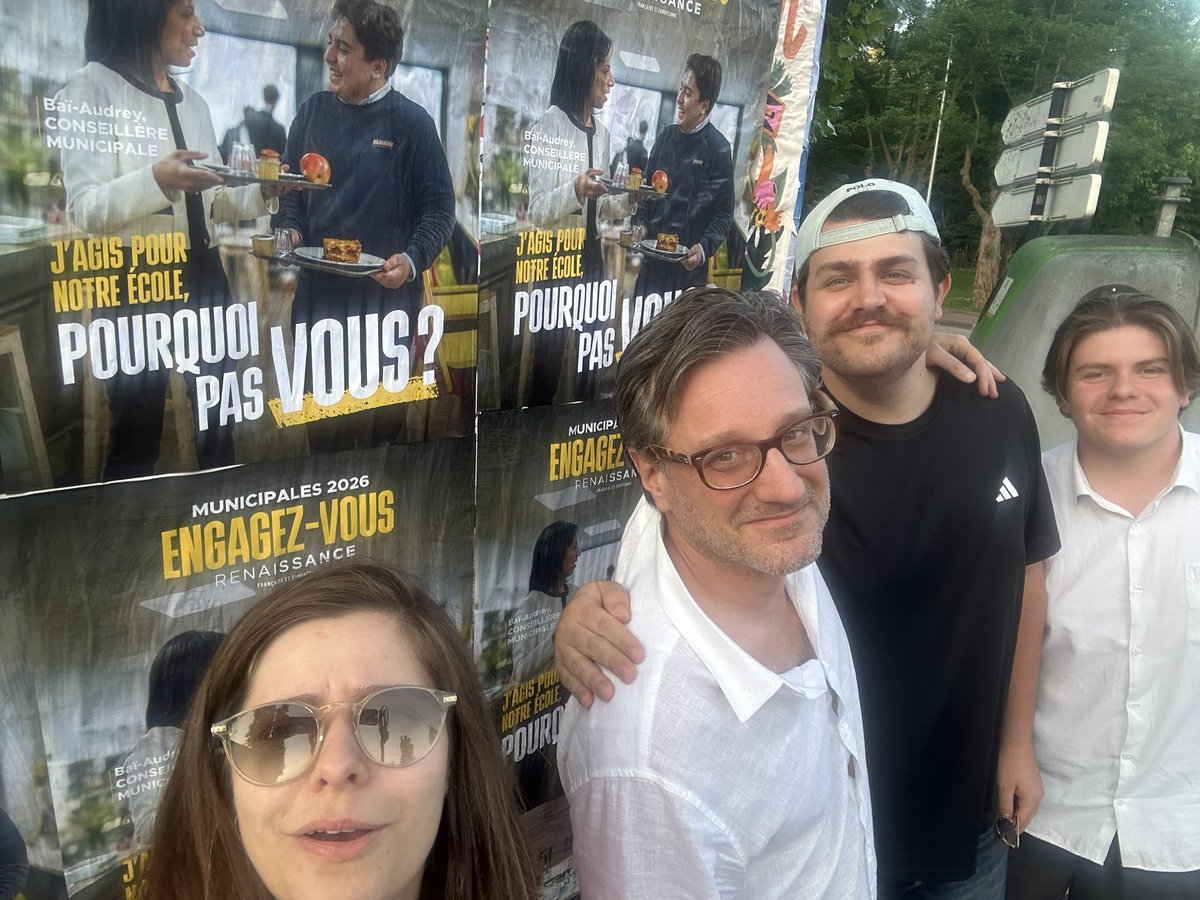 RMarche42's tweet photo. Collage dans la Loire pour s’engager pour les municipales ! https://t.co/EES7vLVteN