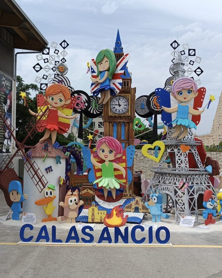 alicanteayto's tweet photo. 🥇Los colegios ‘CEIP Juan XXIII’ y Calasancio se alzan con el primer premio en el 19º concurso de ‘Fogueres Escolars’ en las categorías infantil y juvenil. ¡Enhorabuena! 👏🏽 https://t.co/g2um2dDb8L