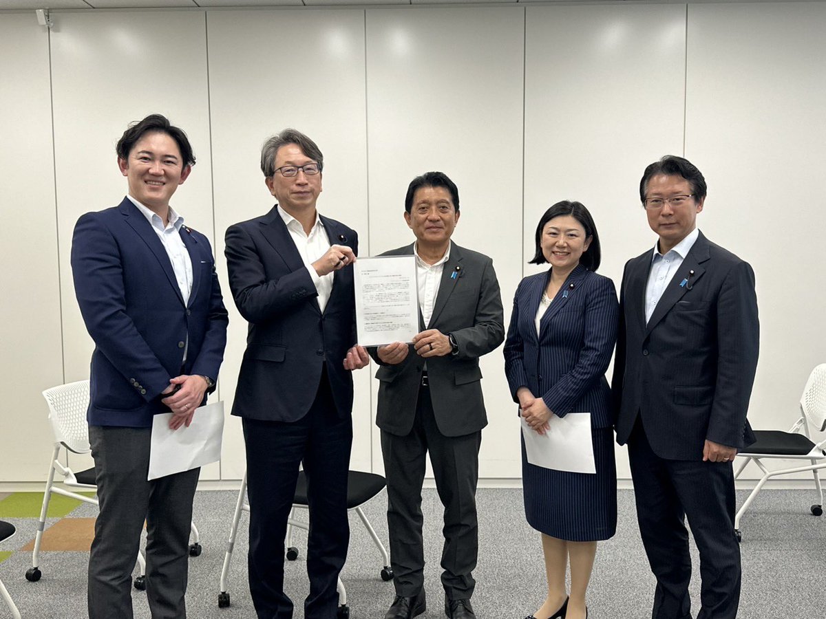 昨日、自民党シェアリングエコノミー推進議員連盟より、伊東地方創生担当大臣、平デジタル大臣に、地方創生2.0の促進に向けたシェアリングエコノミーの活用に関する提言を手交しました。
地方創生2.0の中核政策としての位置付けと、政府内横断的体制の整備を申し入れました。
sharing-economy.jp/ja/20250611