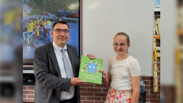 Startsein op 3 juni gegeven voor de Week van Mooi Schoon; leerlingen kwamen in actie om zwerfvuil op te ruimen -  heturkerland.nl/l/48653