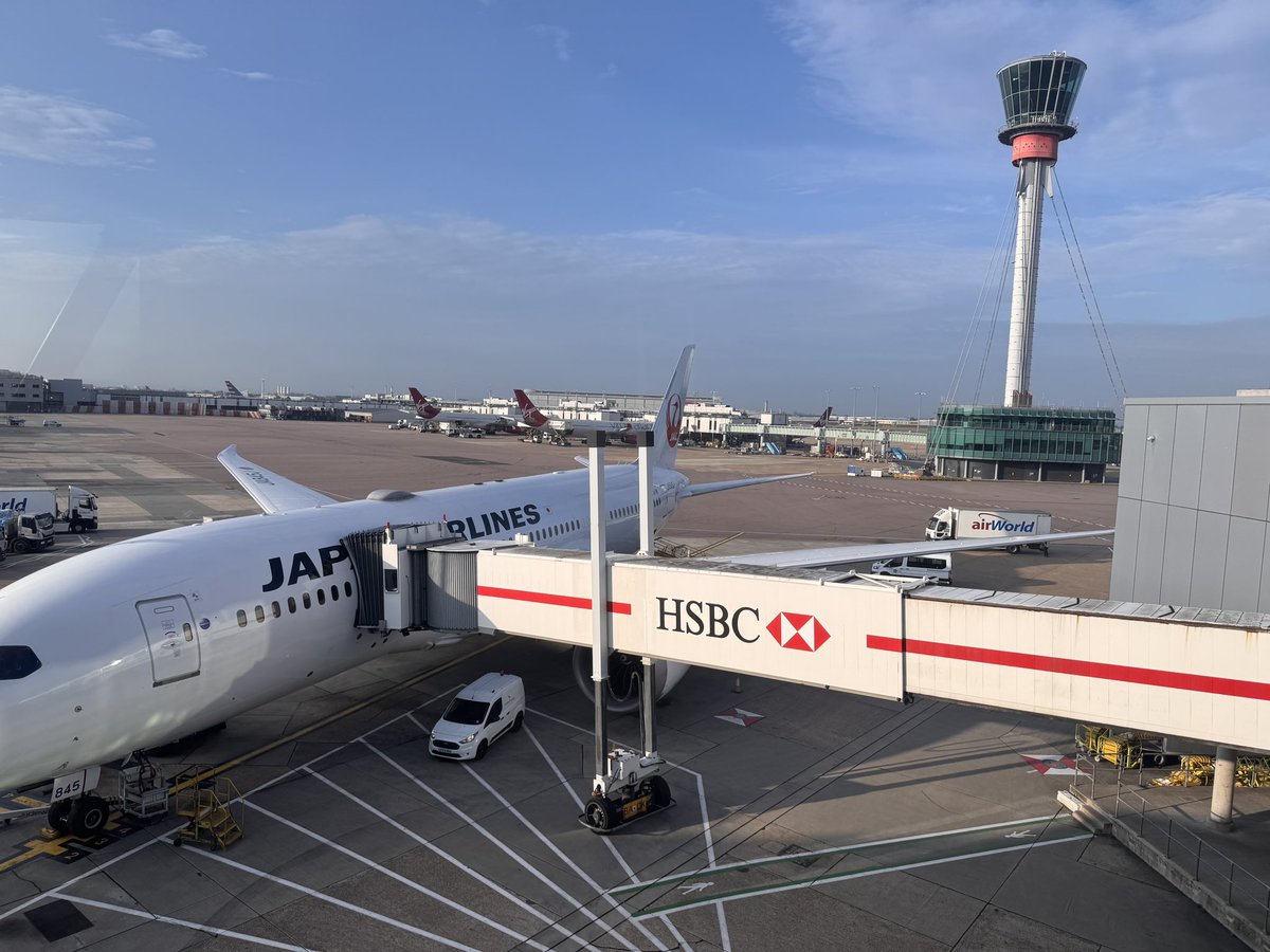 tm_front's tweet image. こちらは2時間ほど前に🇬🇧に無事到着いたしました。ただいま、ライムリージスへ向けて電車の旅でございます。

#fossilfestival #fossilfestival2025