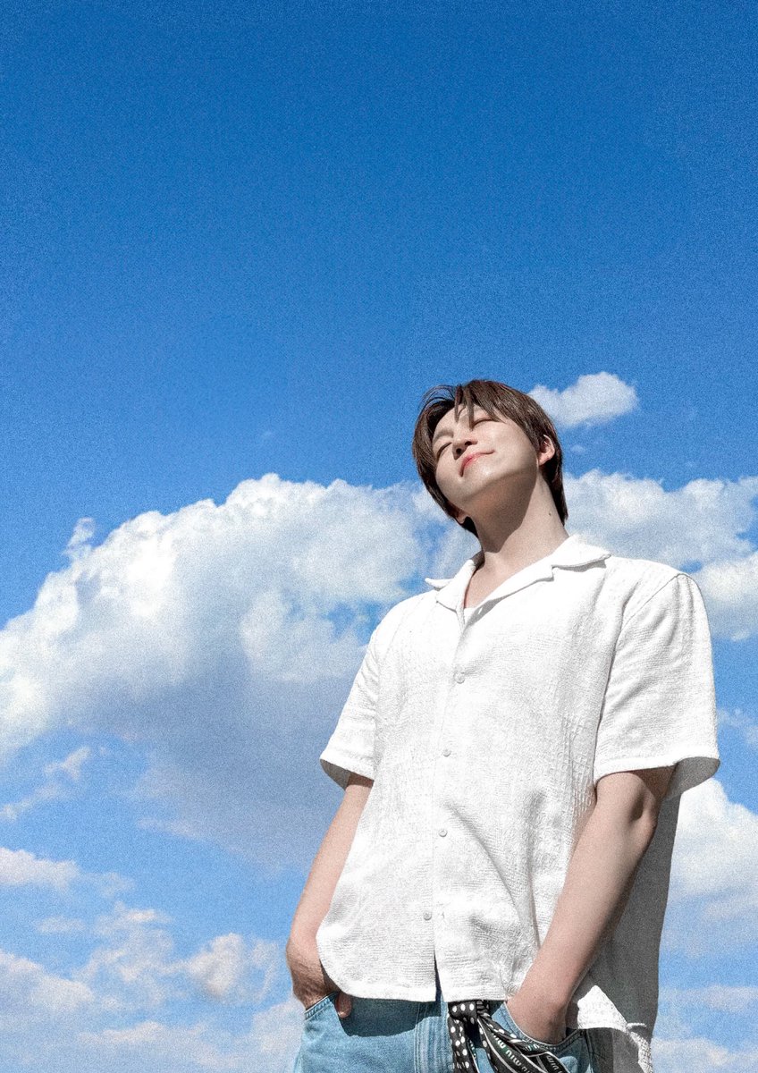 sooarchiv's tweet photo. 배경용으로 쓰려고 글씨를 지워봤습니당
자유롭게 쓰세요💙☁️🤩 https://t.co/TKPgQf8fMs