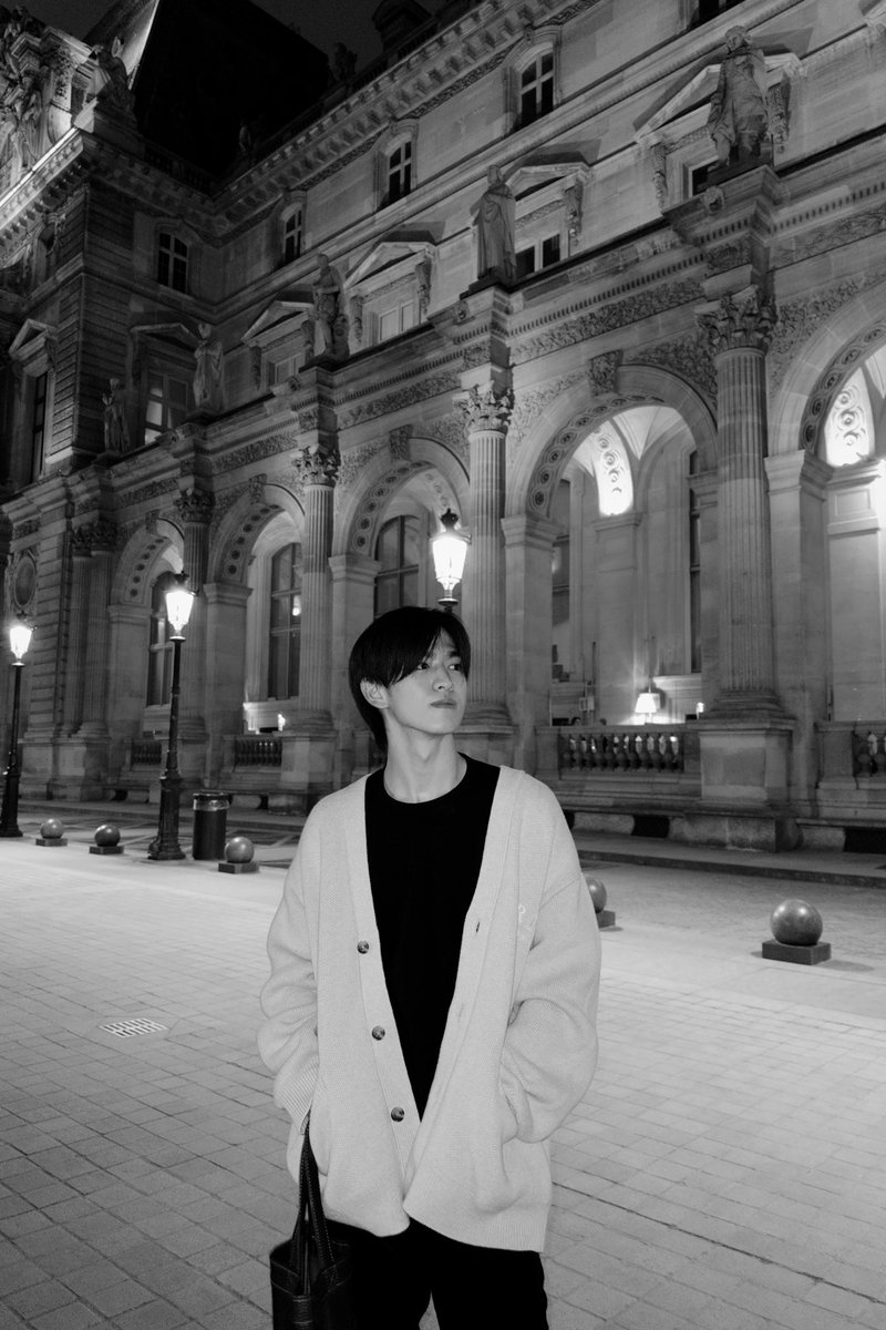 Jinwookkimjin's tweet photo. Missin paris
 #JINWOOKkim https://t.co/8FVHqmPVrm