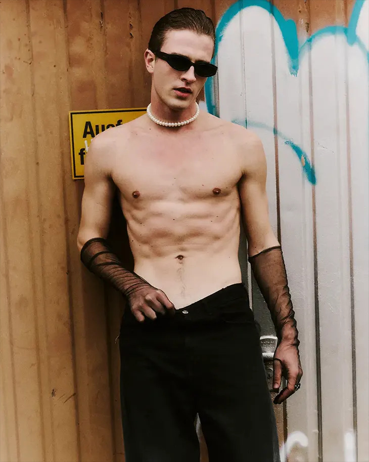 Photographer Fred Elfeld team up with model Keno von Keudell for our #MMSCENE exclusive story: malemodelscene.net/mmscene-style-…