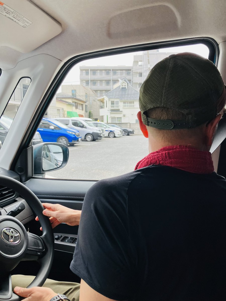 高野秀行さんと知り合って20年以上になりますが、高野さんが車を運転できること初めて知りました。でも高野さんのお母さんも、「ええええ！秀行が運転してきたの？？？」と驚いていたのでおそらく高野さんのトップシークレットだったのだと思います。運転はちゃんとしてました。駐車もできました。