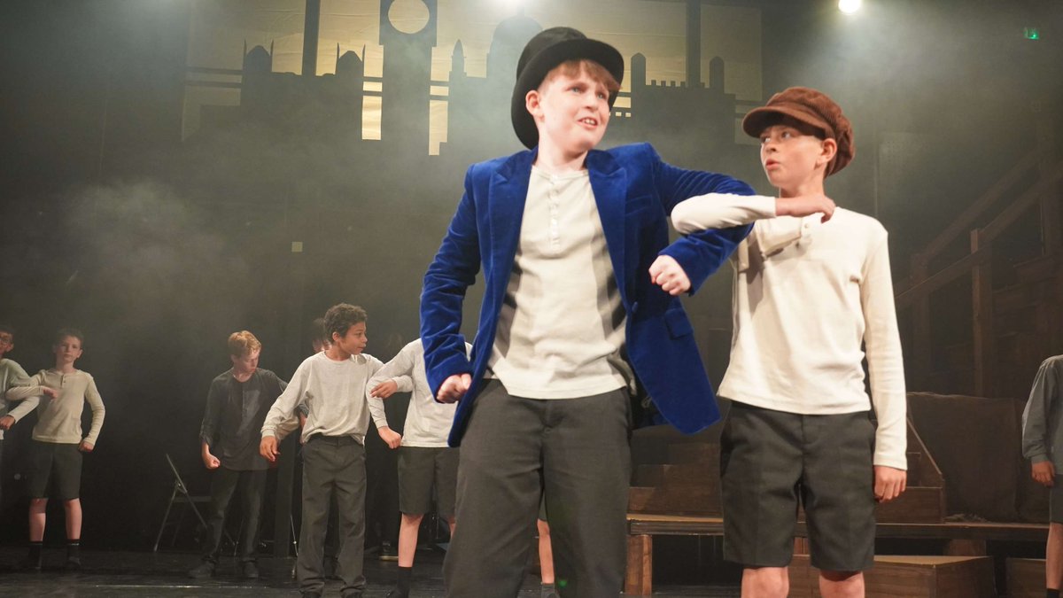 DulwichCollege's tweet photo. Congratulations to our talented Year 6 pupils for their outstanding performance of Oliver! The Musical. From solos to lively ensembles, they brought the story to life with energy and heart. The audience was truly spellbound! #Year6Performance #LivePerformance #OliverTheMusical https://t.co/hfrm2GnHrt