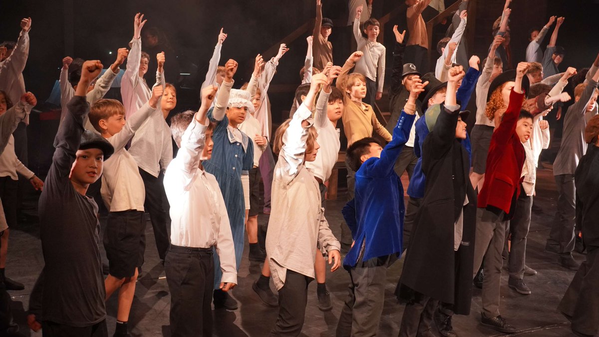 DulwichCollege's tweet photo. Congratulations to our talented Year 6 pupils for their outstanding performance of Oliver! The Musical. From solos to lively ensembles, they brought the story to life with energy and heart. The audience was truly spellbound! #Year6Performance #LivePerformance #OliverTheMusical https://t.co/hfrm2GnHrt