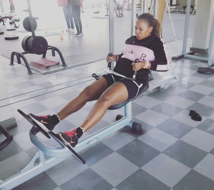 Noba ndinesishwapa atleast ndi fit. 🖤