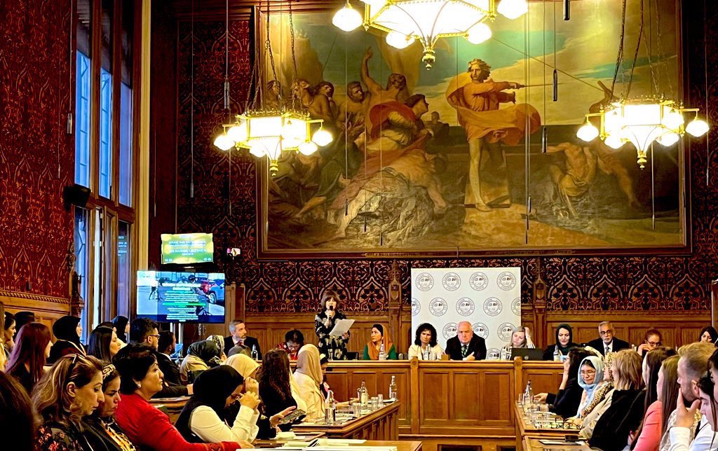 کنفرانس #بین‌المللی_زنان_افغانستان در #پارلمان_بریتانیا

درخواست ما روشن است:

- طالبان را به رسمیت نشناسید: مشروعیت‌ بخشی به طالبان، نه‌تنها خیانت به زنان #افغانستان است، بلکه خیانت به اصول جهانی حقوق بشر و به ارزش‌هایی‌ است ست که ملت شما برای تحقق‌ شان قرنها مبارزه کرده‌،