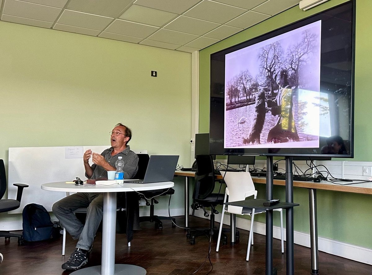 Remarkable dogs and their incredible journeys - our report from the latest Friends of Rhiwbina Library talk by author Richard Sugg: rhiwbina.info/post/remarkabl… #dogs #RichardSugg #Rhiwbina