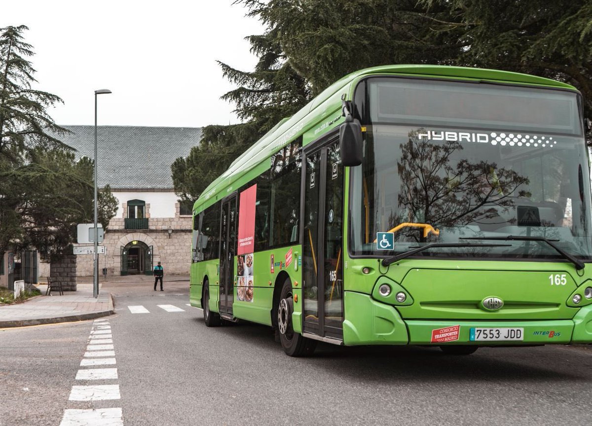 AytoColmenar's tweet photo. 🚍🚏 Este fin de semana, habrá un servicio especial de autobús la fiesta de fin de exámenes

🥳☀️ Summer Break  ☀️🥳

⌚️ De 04:00 a 06:00h
🚌 Del Recinto Ferial a la Estación FFCC de #ColmenarViejo https://t.co/zusfo8Ysjt