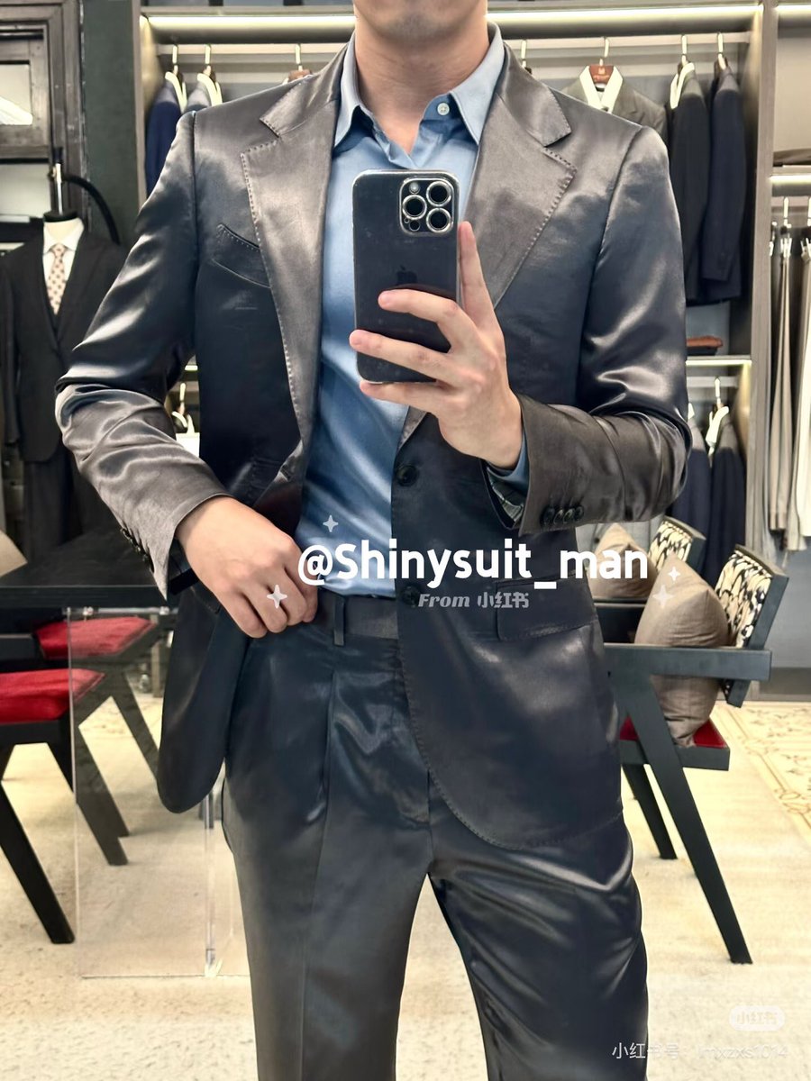 100% silk suit🥰
#shinysuit #silksuit #greysuit #maninsuit #suitsman #suit #menatplay #suitsup #glossysuite