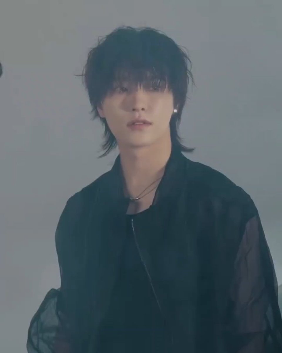 스모그 엄청 있는데도 눈동자 반짝거리는거 못숨김