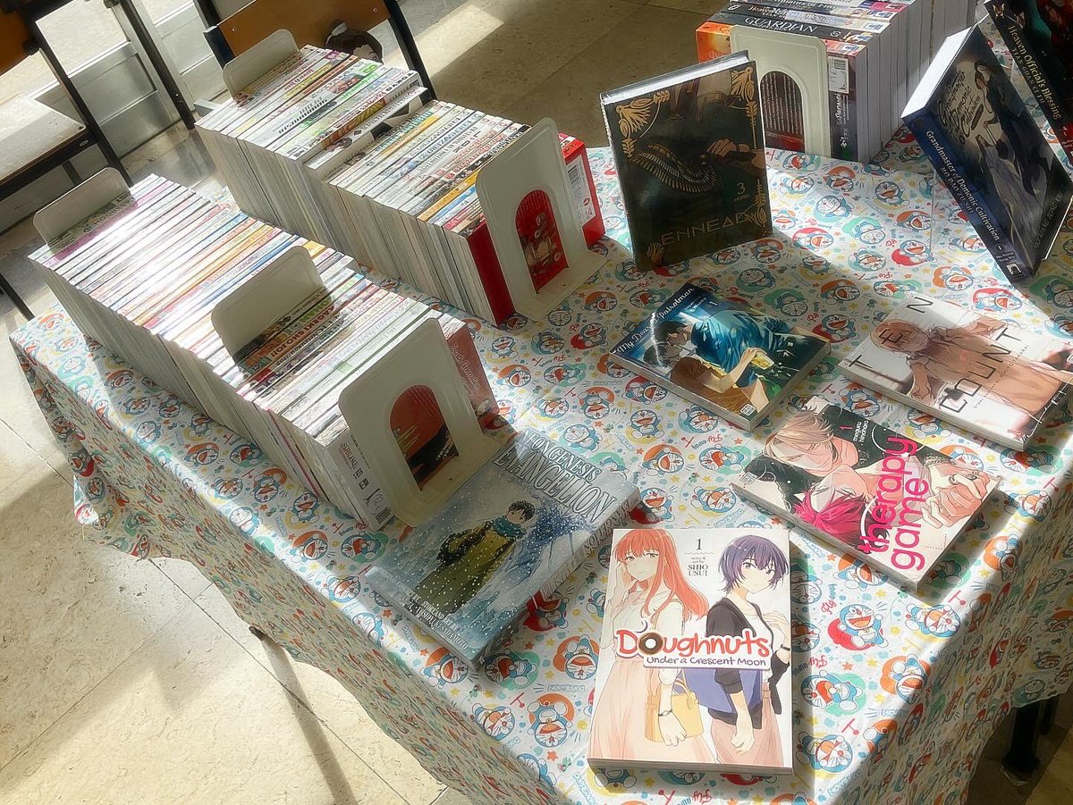 Momiji_Books's tweet photo. Já estamos na FLUL para o Dia da Ásia Oriental no Festival de Culturas Asiáticas da liga.easiaticos 😁
Vamos estar cá até às 19h, Visitem-nos!
#momijibooks #mangaportugal #flul #ligadeestudosasiaticos https://t.co/wzAowtj5Bt