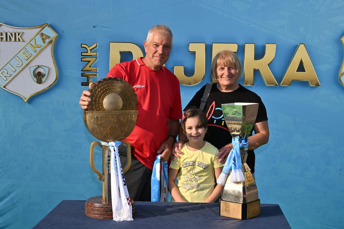 🏆 Djelić riječke sportske povijesti na Korzu uz osmijehe i ponos 🏆

#ZajednosmoRijeka #HNKRijeka