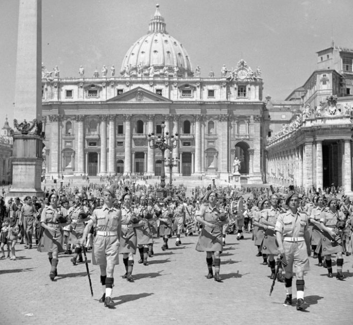 untoldthemuseum's tweet image. Throwback to 12 June 2024 when the BP&amp;amp;D of @RIrishRegiment played on the steps of St Peter&apos;s Square to mark the 80th Anniversary of the Liberation of Rome.

#38irishbrigade #WWII #rome #SharedHeritage #music #irishregiments #untoldthemuseum #untoldstories