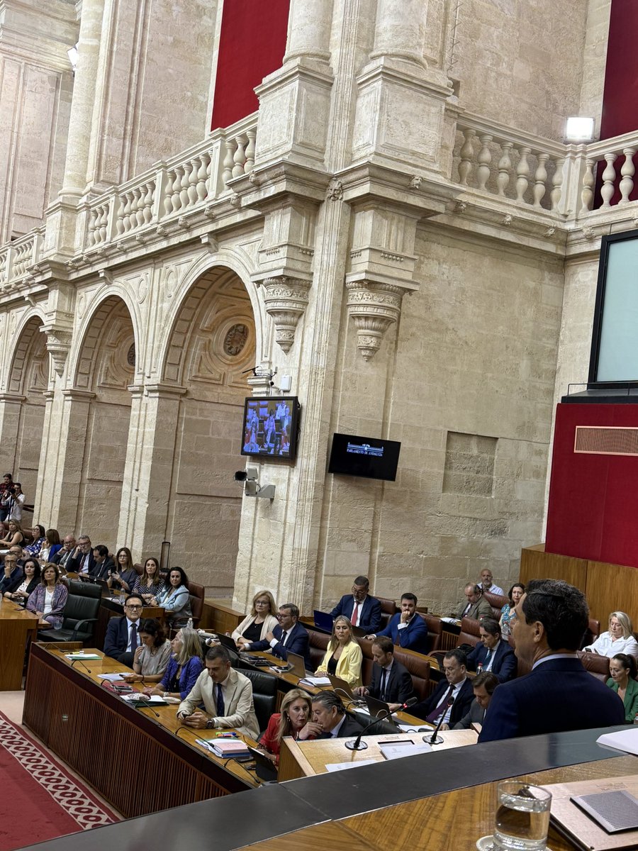 Jose Ramón Carmona (@jotacarmona_) on Twitter photo Menuda diferencia con lo que pasa en el Gobierno de España. Mientras <a href="/JuanMa_Moreno/">Juanma Moreno</a> comparece a petición propia en el <a href="/ParlamentoAnd/">Parlamento Andalucía</a> para explicar y contar propuestas de los desafíos de Andalucía, Sánchez sigue escondido y callado ante todo lo que está ocurriendo Menuda diferencia con lo que pasa en el Gobierno de España. Mientras <a href="/JuanMa_Moreno/">Juanma Moreno</a> comparece a petición propia en el <a href="/ParlamentoAnd/">Parlamento Andalucía</a> para explicar y contar propuestas de los desafíos de Andalucía, Sánchez sigue escondido y callado ante todo lo que está ocurriendo