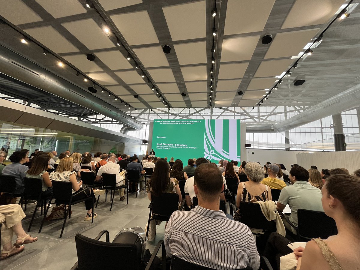 Avui presents a la jornada sobre la directiva d’emissions industrials moderant, a partir de les 12, la taula rodona de debat amb empreses <a href="/territoricat/">Territori</a> #EMAS