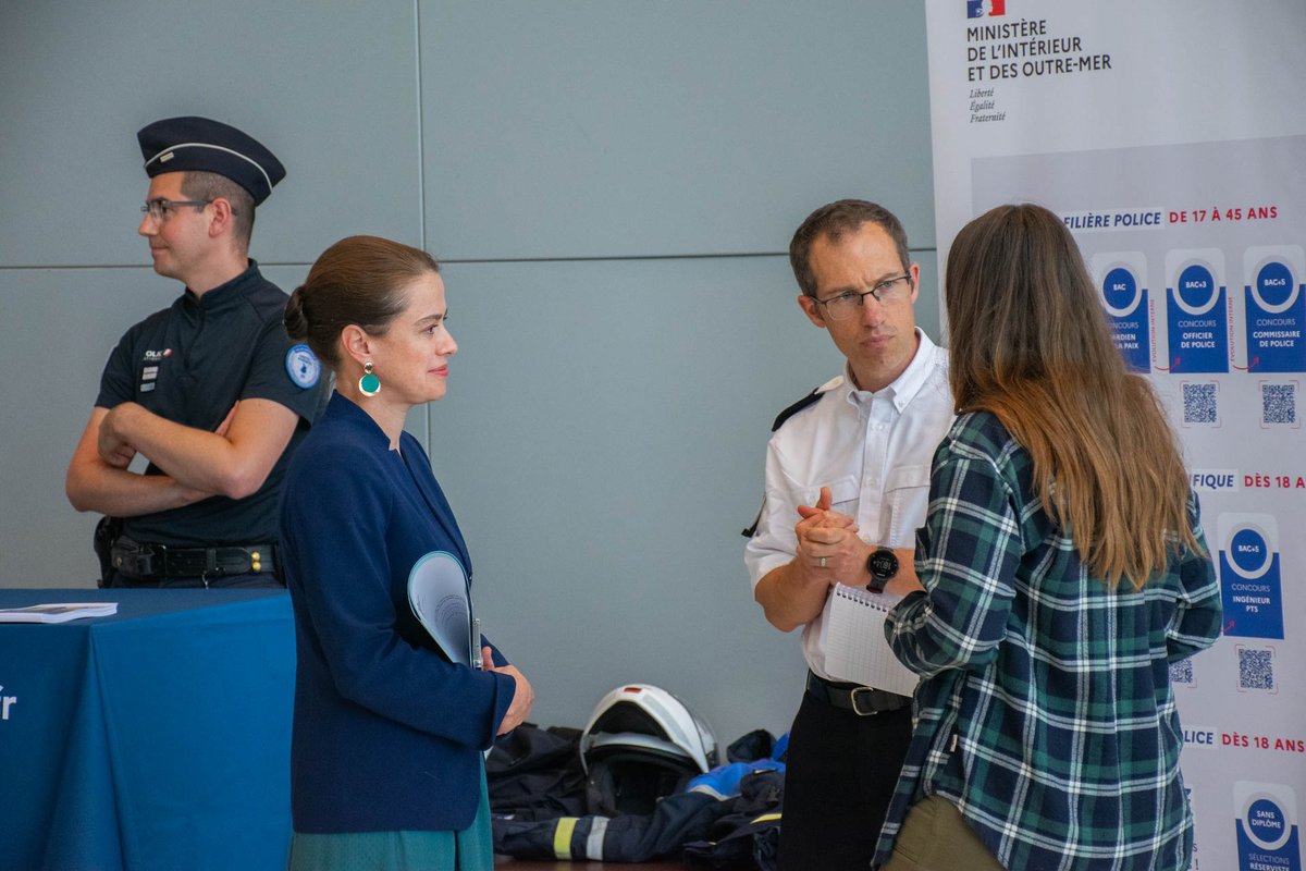 Prefet65's tweet photo. #Recrutement | La #DC65 a participé au lancement de la campagne départementale de recrutement de policiers adjoints. La @PoliceNat65 était au centre Leclerc d’Ibos pour informer, échanger et proposer des ateliers. #EngagezVous, devenez acteur de la #Sécurité de demain ! https://t.co/sWlYaiTbJF