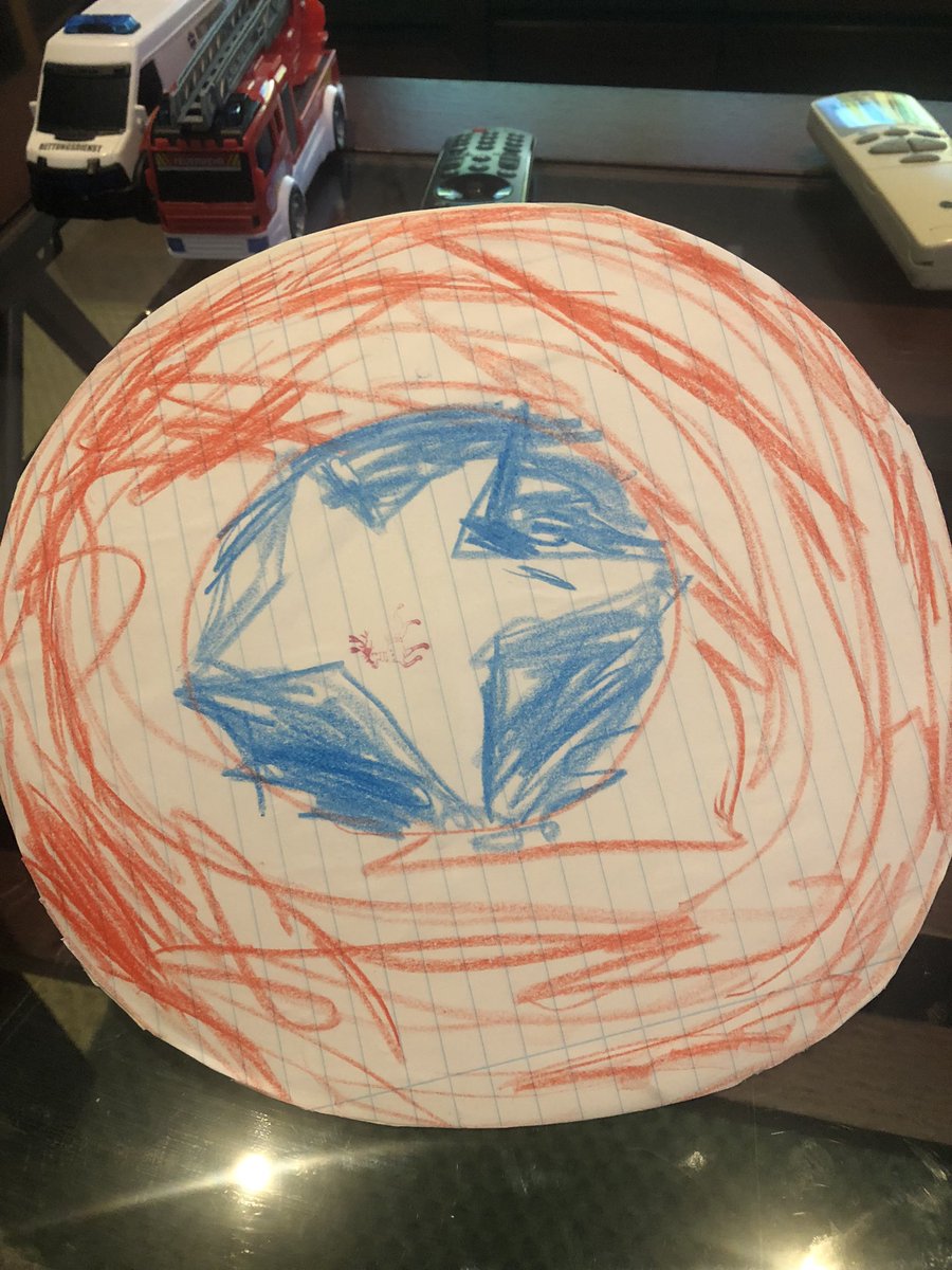 Su primer escudo del Capitán America 🤣 #familia #calidaddevida