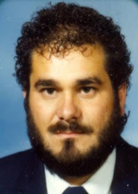 "Mi madre se quedó sola con una niña de 5 años, uno de 13 con parálisis cerebral y 3 adolescentes"
Insp PN TEDAX D. Andrés Muñoz Pérez y TEDAX PN D. Valentín Martín Sánchez asesinados con una bomba en Madrid por los cobardes de ETA

"A papá le han matado"
cope.es/programas/la-l…