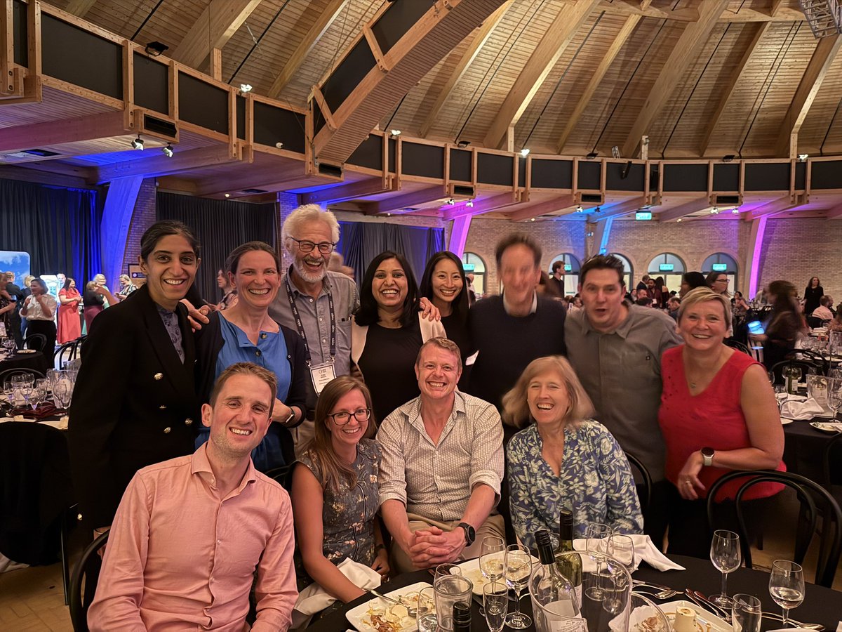 BetterKidneys's tweet image. Oxford Kidney Unit @OUHospitals (past and present) out in force at #UKKW what a team!