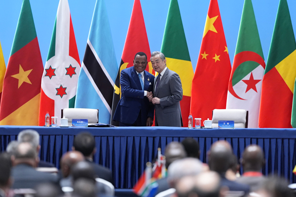 ChineseEmb_Uga's tweet image. The Ministerial Meeting of Coordinators on the Implementation of the Follow-up Actions of the Forum on China-Africa Cooperation was held in Changsha, Hunan yesterday. President Xi Jinping sent a congratulatory letter to the meeting. Foreign Minister Wang Yi attended the opening…