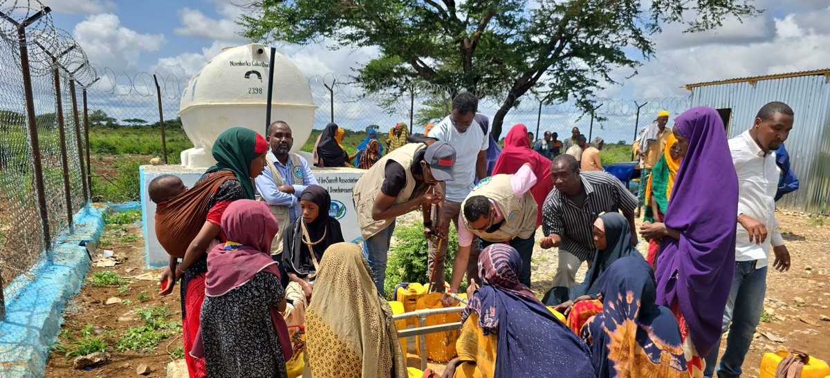 SARD199's tweet image. With support from #SHF and implemented by #SARD, 2 shallow wells were handed over in Goyaale village. The Ministry of Energy & Water (SWS), Bay local authorities & the local community attended for this event. This boosts access to safe water rural villages near #Baidoa.