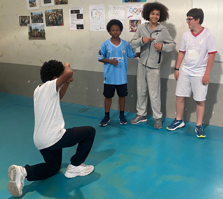 StraUponAvonSch's tweet image. Looks like the hop hop is popular #FrenchExchange25 #SuASEnthuse