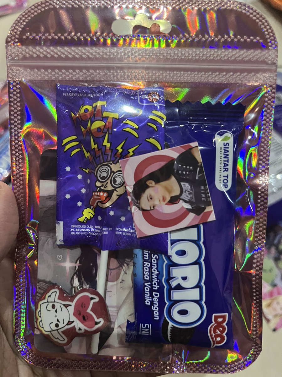 shiftvy's tweet image. haiii monstiez!! sabtu besok aku mau bagi” freebies, walaupun ga seberapa hehe. nanti kalau ketemu sapa ajaa yaa untuk di mana nya nanti aku kabarin lagii🫶🏻
see you hari sabtu monstiez!!💗

yang mau moots follow aja yaa nantiku fb😁

#BABYMONSTERINJAKARTA #HELLOMONSTERinJAKARTA