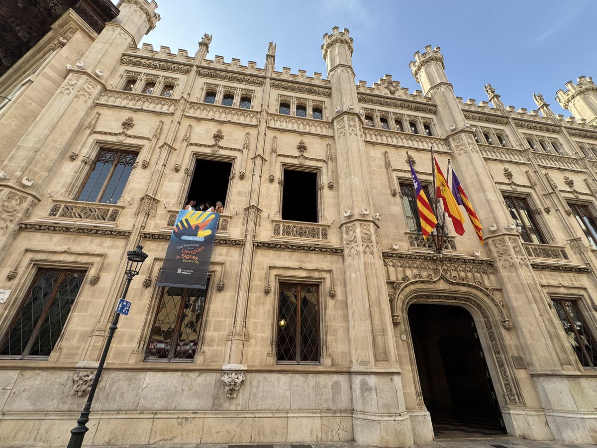 El dret a expressar-nos amb la llengua pròpia, també amb les mans.

Avui, 14 de juny reivindicam el Dia Nacional de les Llengües de Signes com a pont de comunicació i identitat.