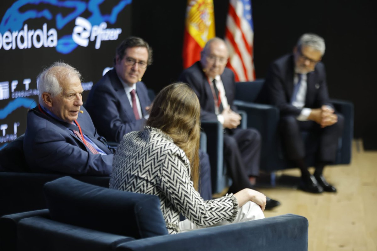 Empieza “Impacto de las tensiones geopolíticas en la economía y las empresas” con la Directora General de <a href="/europapress/">Europa Press</a> , el Ex Vicepresidente de la <a href="/ComisionEuropea/">Comisión Europea en España</a>, el Presidente de <a href="/CEOE_ES/">CEOE</a>, el Presidente de <a href="/camarascomercio/">Cámara de España</a> y el Presidente de AmChamSpain.