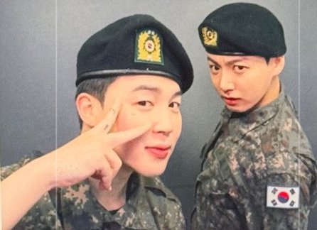 fluffkkyu's tweet image. OH THESE TWO CUNTY DIVAS