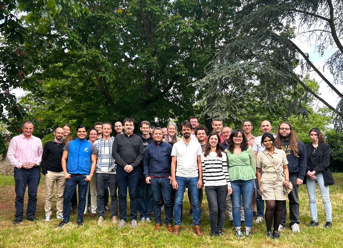 ESA_Envision's tweet image. Meet the @ESA_Envision VenSpec science team 👋!
Scientists working on our three instruments, VenSpec-H, VenSpec-M & VenSpec-U, have joined forces at the LATMOS site in Guyancourt, France, to maximize their science output. The three instruments form the so-called VenSpec Suite and…