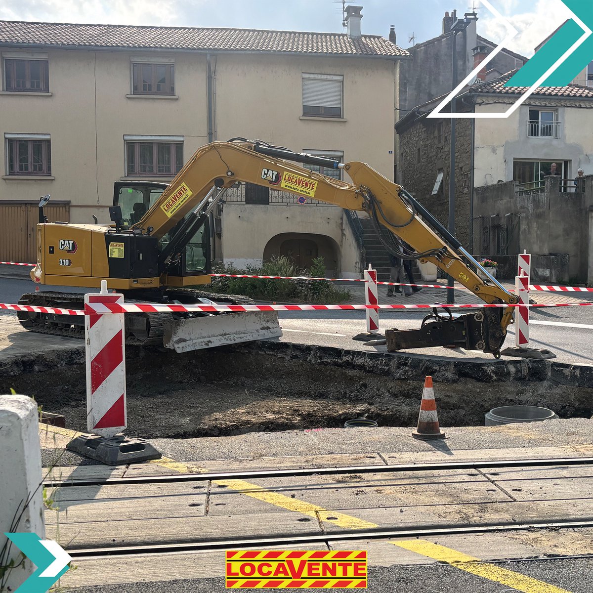 LocaventeOff's tweet photo. [PELLE]

Notre pelle 10T CAT 310 prend la pose avec son BRH à Saint Georges de Luzencon 🤌

Retrouvez tous nos équipements sur notre site internet 🤝

https://t.co/otRZLbdLiX 🖥️ https://t.co/0DcCQkcsAN