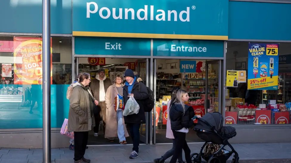 BBCBreakfast's tweet image. Struggling budget chain Poundland has been sold for £1 and now faces a shake-up of the business which has 825 stores in the UK and around 16,000 staff.

bbc.co.uk/news/articles/…