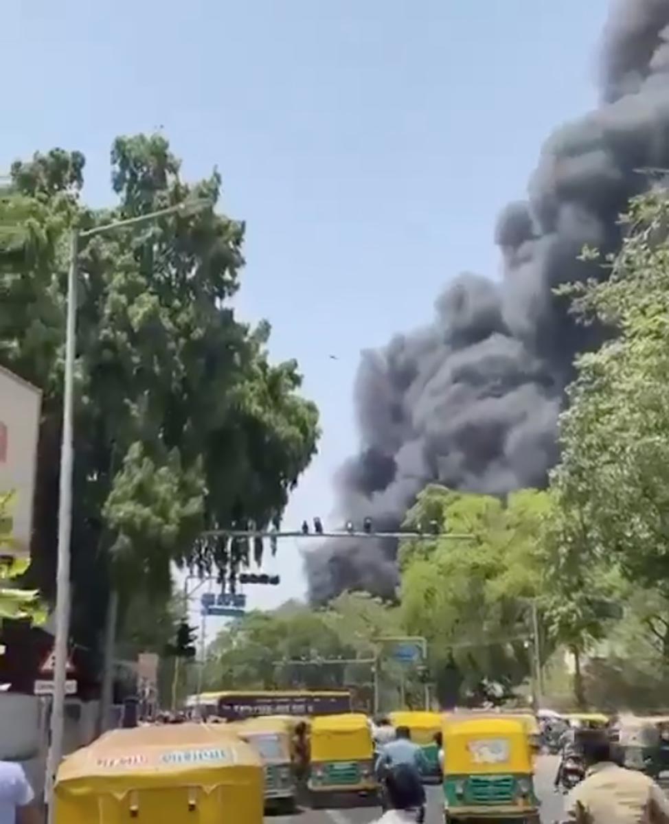 BREAKING A passenger plane has crashed near Ahmedabad Airport, India airlive.net/emergency/2025…
