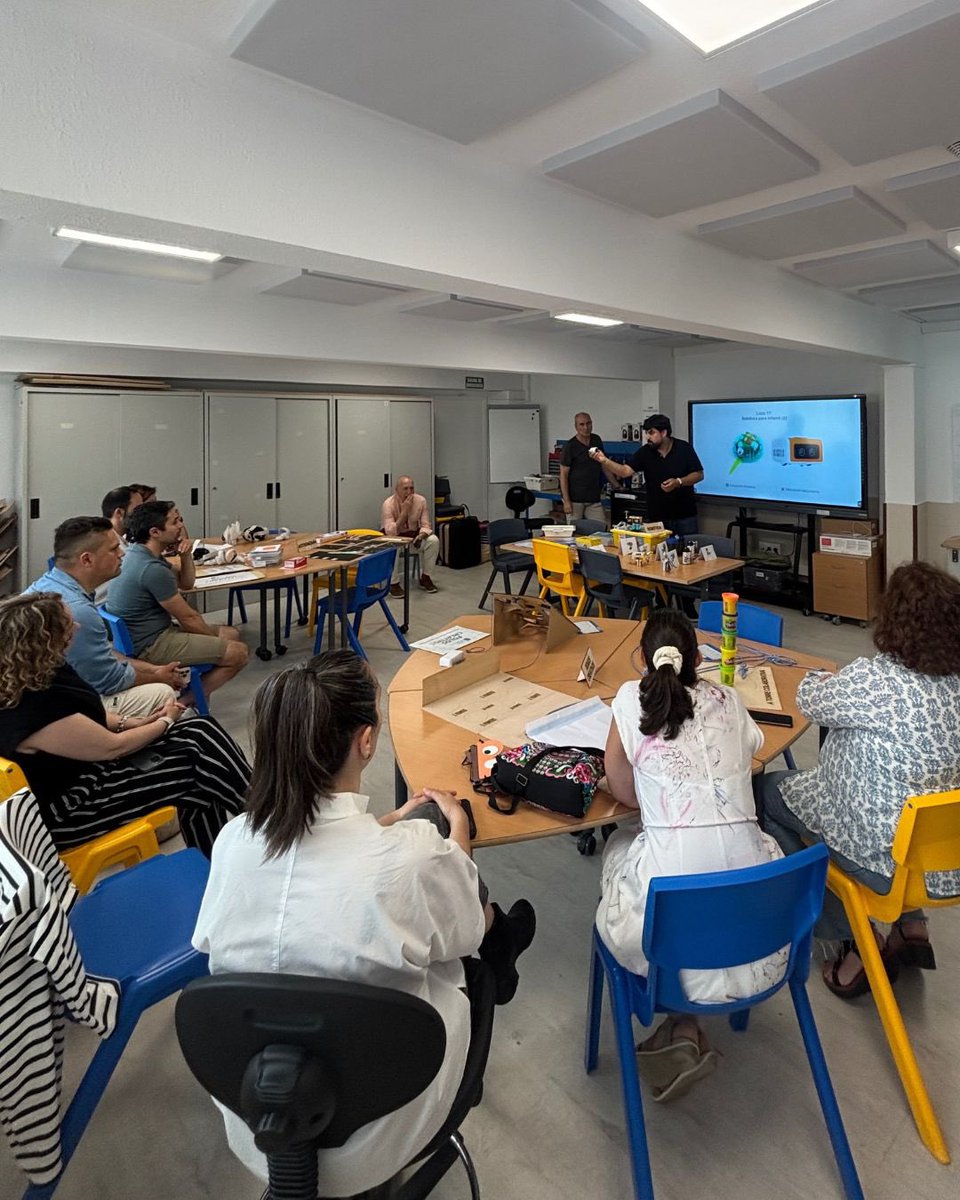 CFIELeón (@cfiedeleon) on Twitter photo 🔁 OBSERVA_ACCIÓN INTERAUTONÓMICO 🔁
Hemos visitado el <a href="/CFRdeVigo/">CFRdeVigo</a> dentro del programa #Observa_Acción, para conocer de primera mano sus programas e iniciativas💡.
¡Gracias por la acogida 🙌 y por seguir construyendo juntos una educación de futuro! 
<a href="/educacyl/">Educación JCyL</a>
<a href="/EduXunta/">EduXunta</a> 🔁 OBSERVA_ACCIÓN INTERAUTONÓMICO 🔁
Hemos visitado el <a href="/CFRdeVigo/">CFRdeVigo</a> dentro del programa #Observa_Acción, para conocer de primera mano sus programas e iniciativas💡.
¡Gracias por la acogida 🙌 y por seguir construyendo juntos una educación de futuro! 
<a href="/educacyl/">Educación JCyL</a>
<a href="/EduXunta/">EduXunta</a>