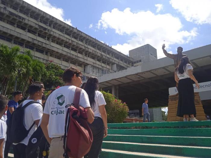 En la Universidad Tecnológica de La Habana José Antonio Echeverría se constituyó un grupo multidisciplinario conformado por representantes de diversas casas de altos estudios en el país, para trabajar, en conjunto con la Empresa de Telecomunicaciones de #Cuba (Etecsa)