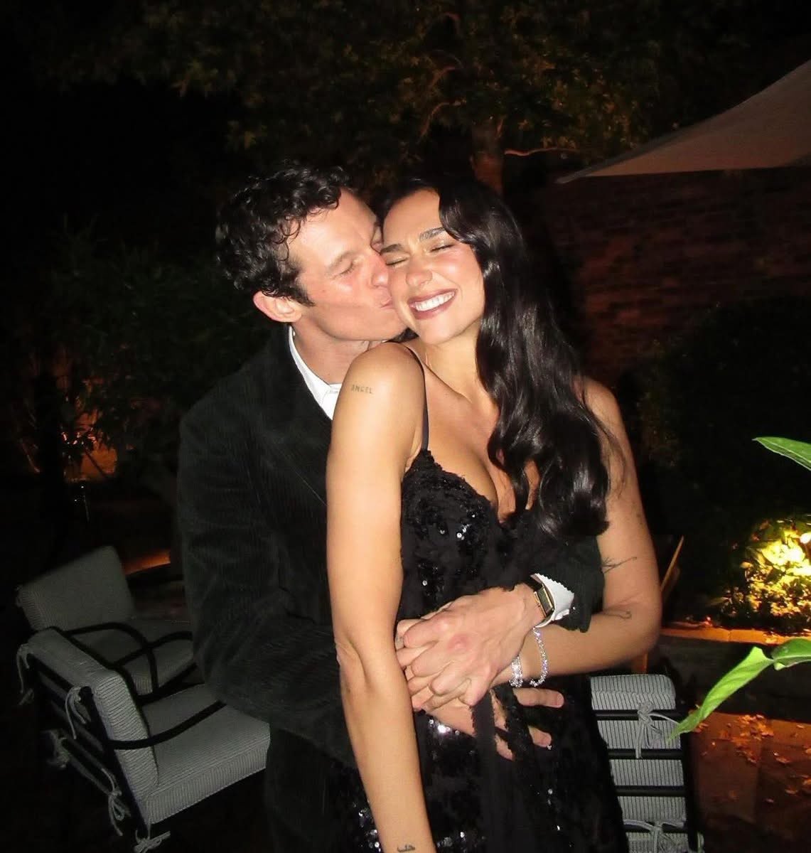 DUAL1PAMEXICO's tweet image. Dua Lipa LO CONFIRMA (al fin) 
ESTÁ COMPROMETIDA con Calum Turner 💍❤️